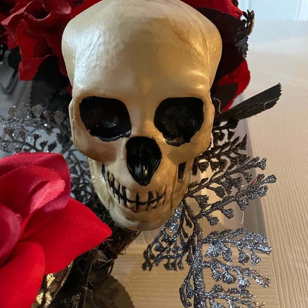 Hallowed Skulls Wreath